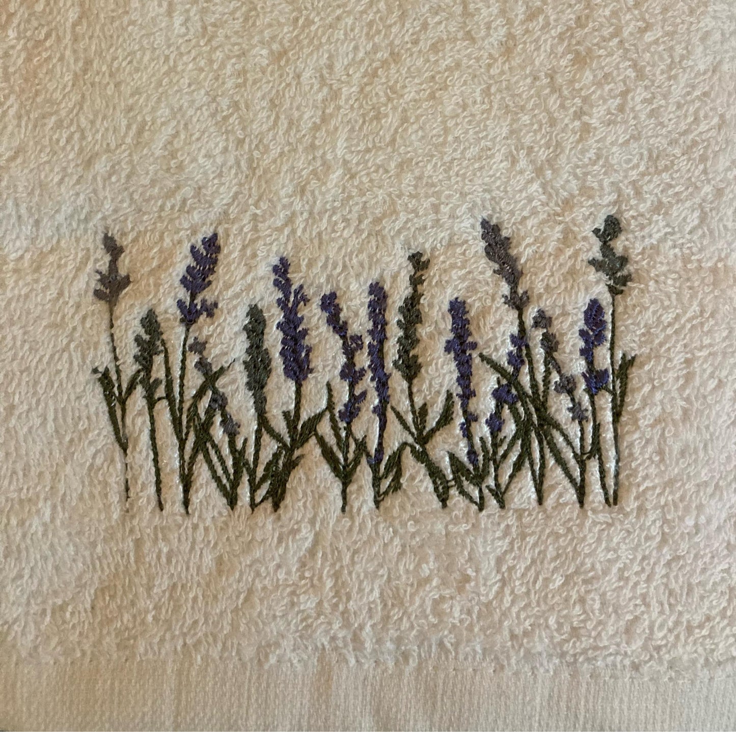 Lavender Bouquet Bath & Hand Towel – A Touch of Serenity